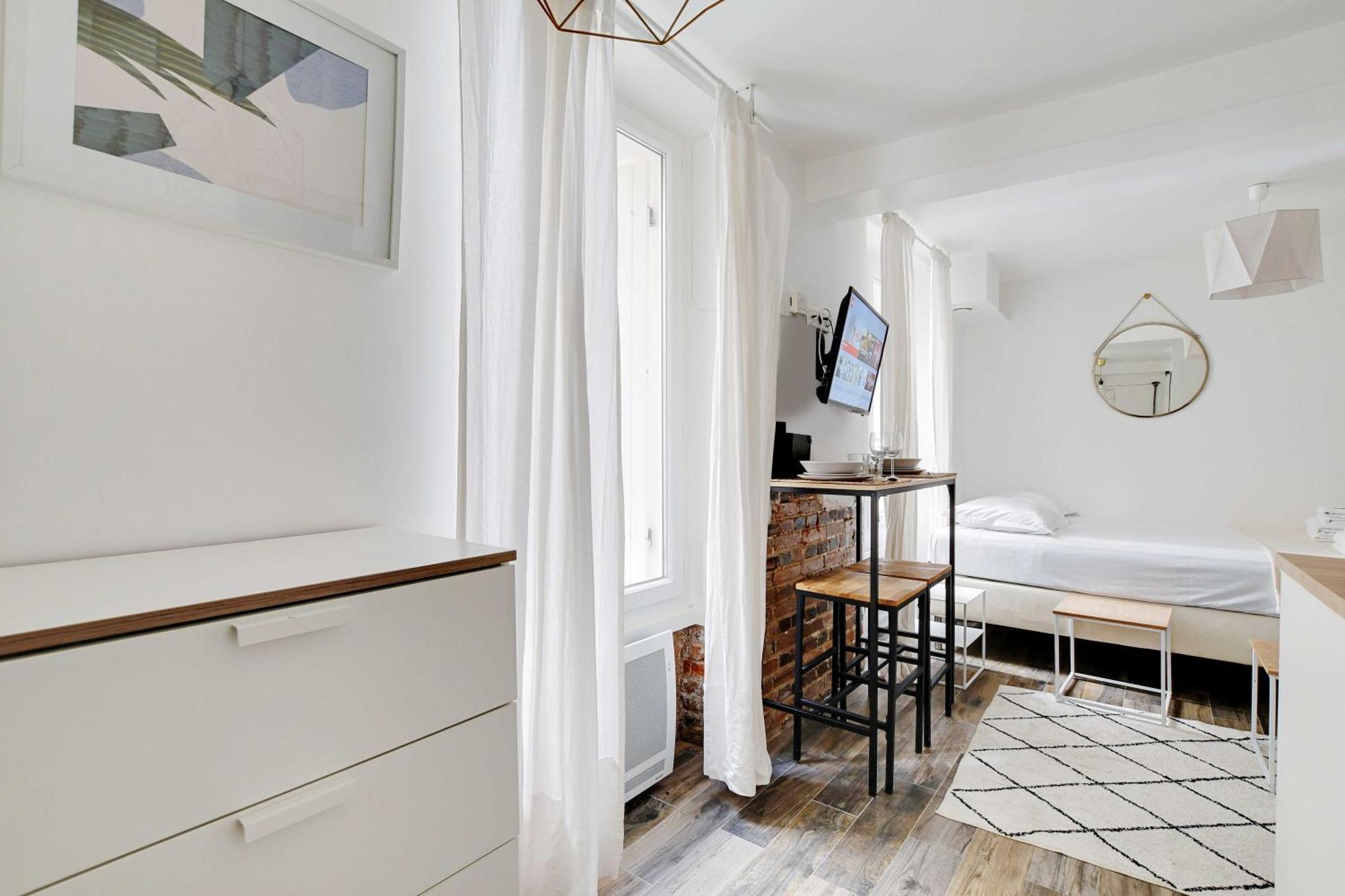Charming - 2p - Center Of Paris