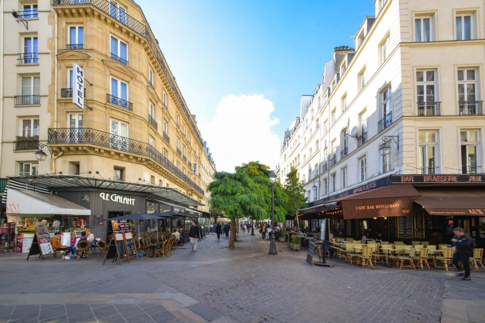 Charming Flat In The Heart Of