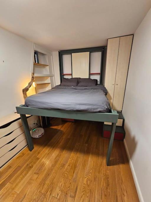 Beautiful In Trendy 11th Apartment Paris
