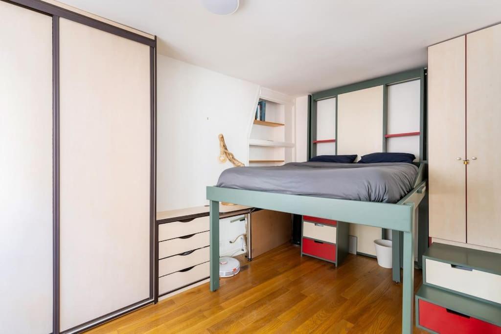 Beautiful In Trendy 11th Apartment