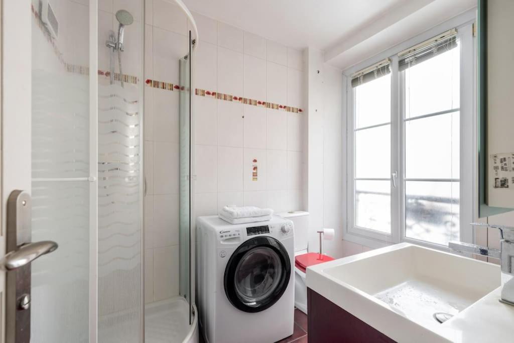 Beautiful In Trendy 11th Apartment