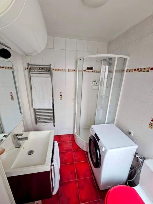 Apartment Beautiful In Trendy 11th