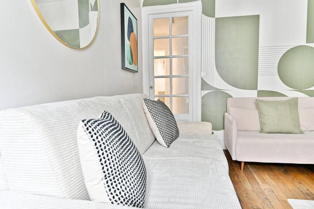 A 14eme Apartment