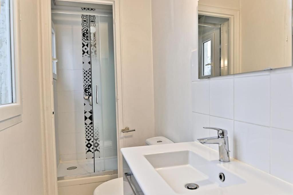 A 14eme Apartment *