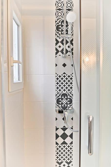 A 14eme Apartment