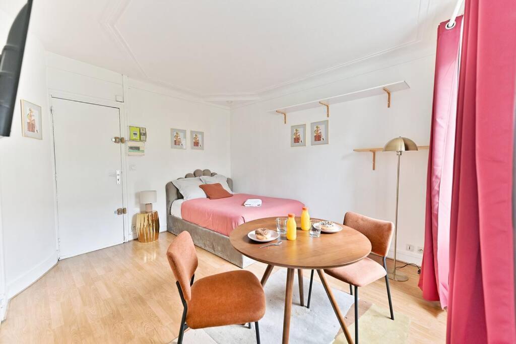 Petit Voltaire Nation Apartment
