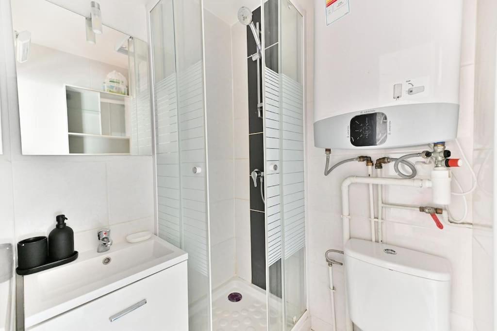Apartment Petit Voltaire Nation Paris