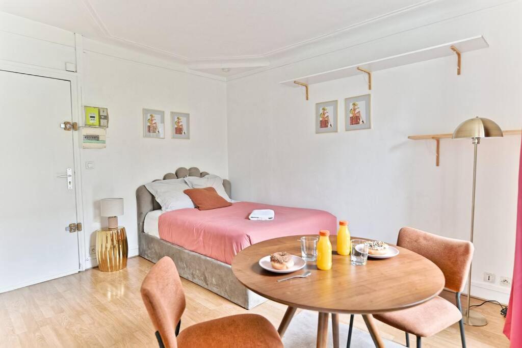 Petit Voltaire Nation Apartment *