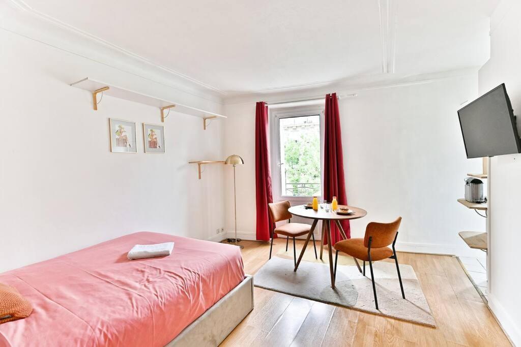 Apartment Petit Voltaire Nation Paris