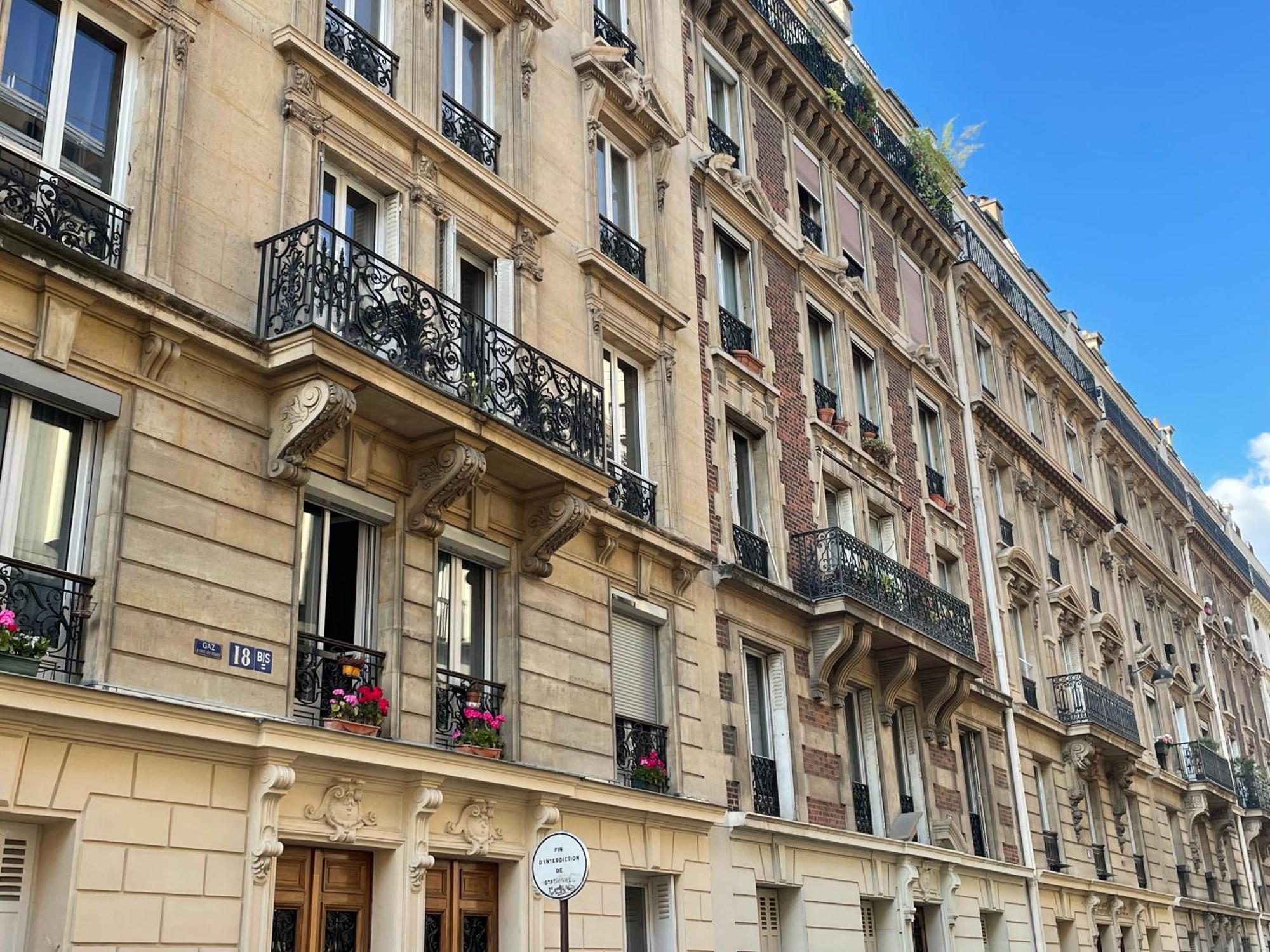 Homestay Privee, Sdb Partage, Arc De Triomphe, Metro 1, T3b, Rer C E A *