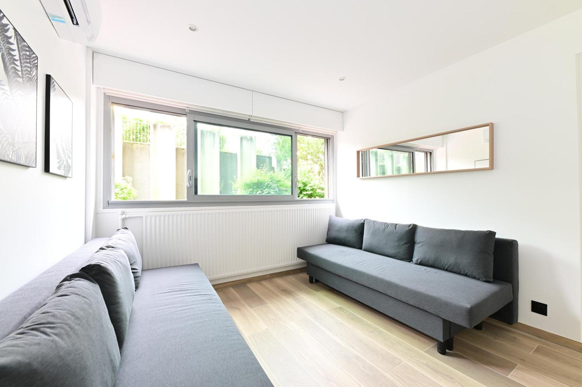 Climatise Porte Versailles Apartment