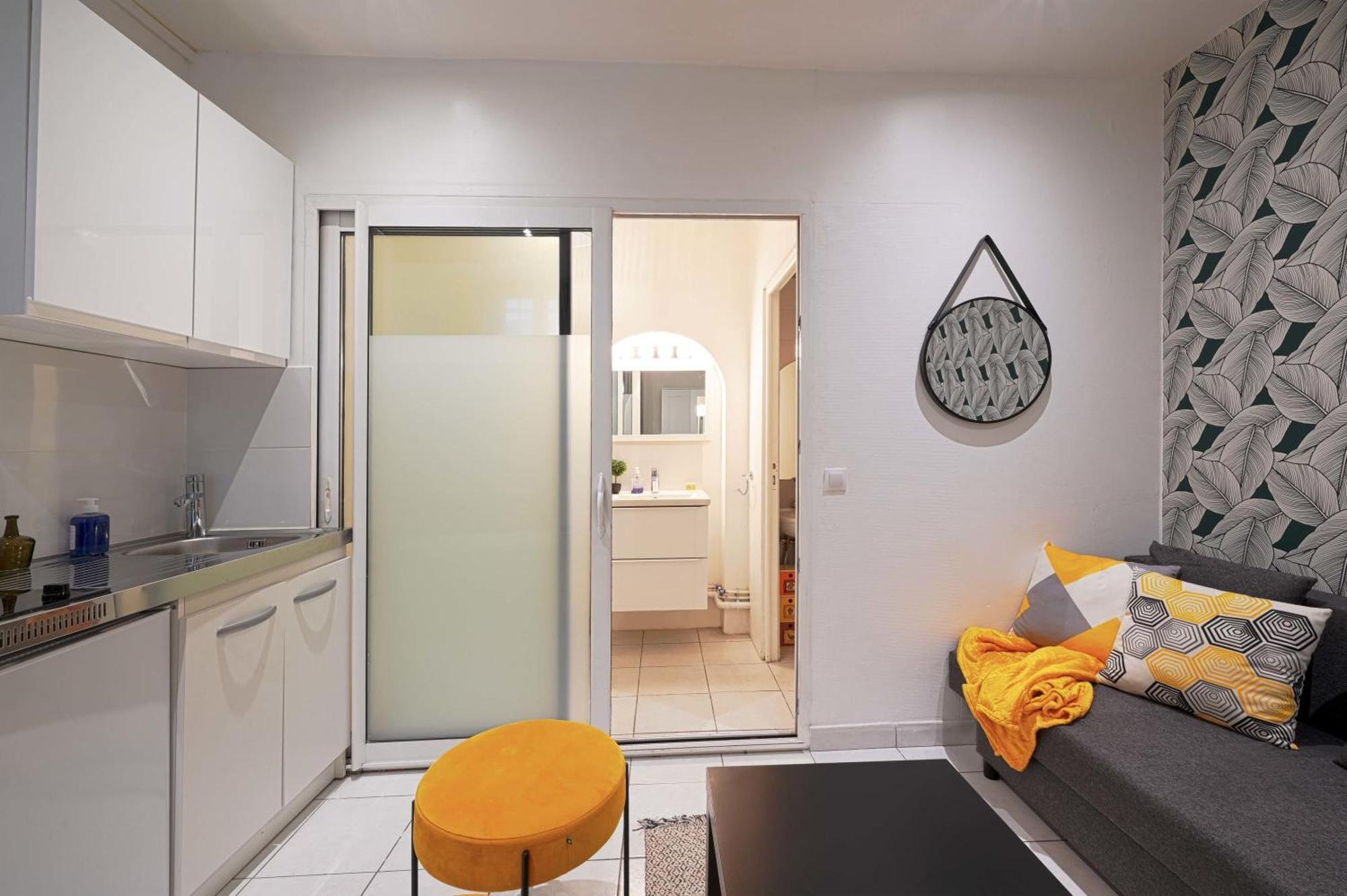 Lovely For 2 Persons Center Of Apartment