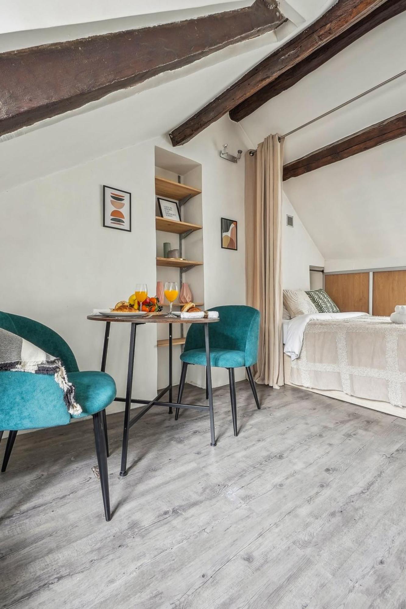 Place Des Vosges & Le Marais - Cityapartmentstay Paris