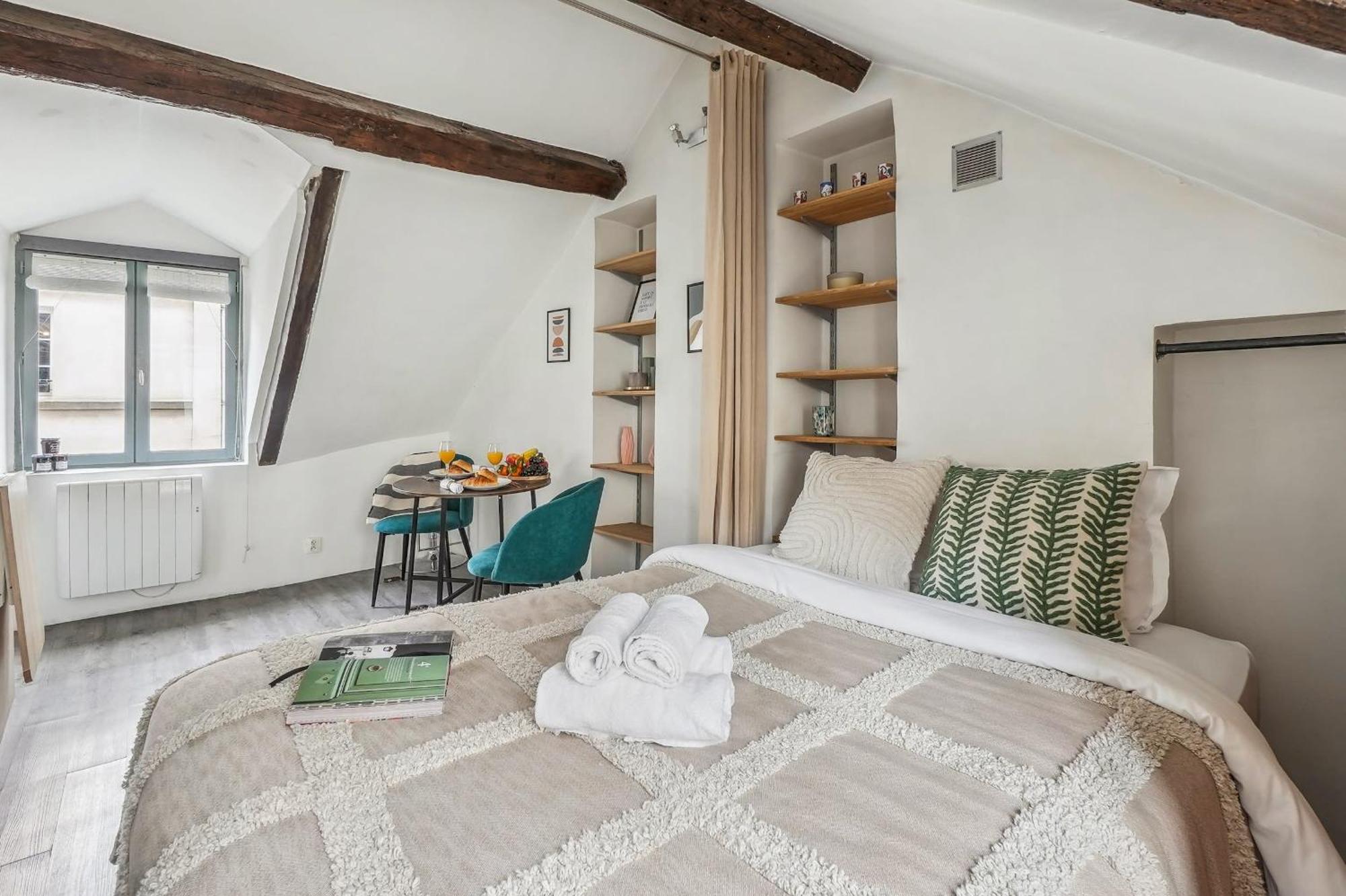 Place Des Vosges & Le Marais - Cityapartmentstay Paris