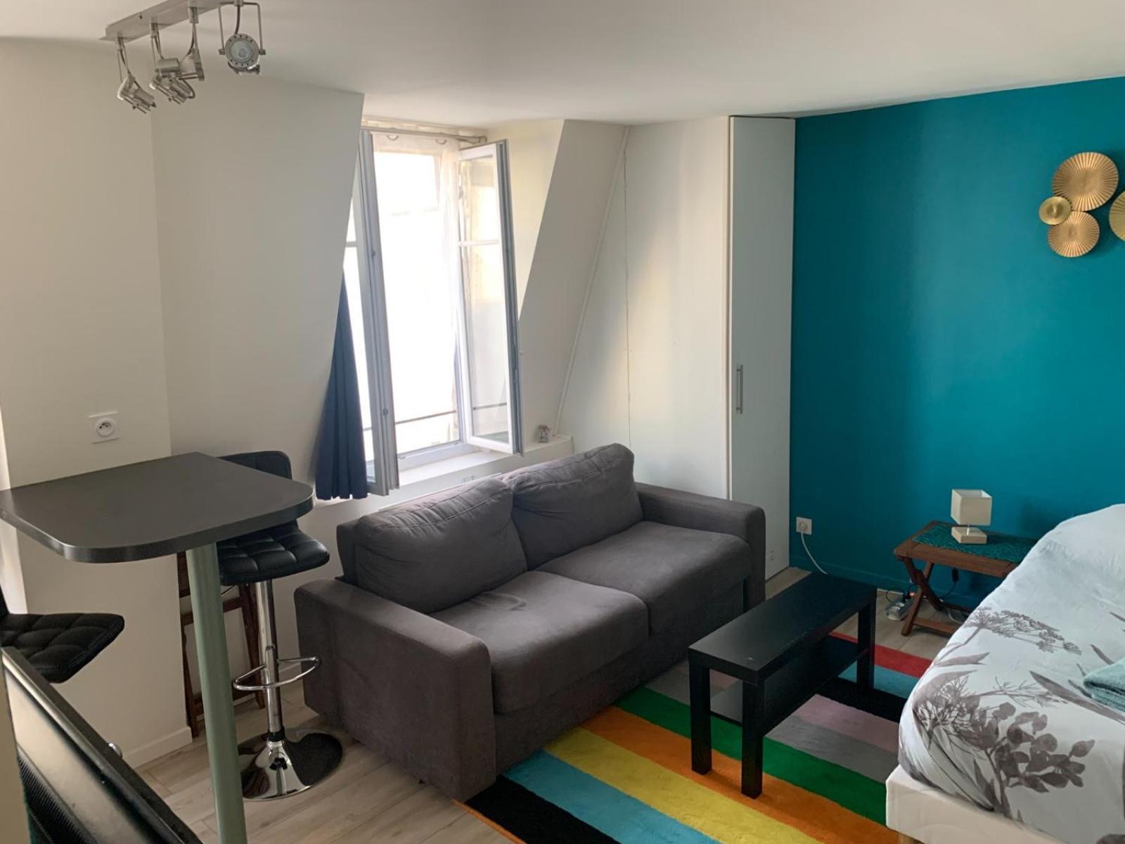 Cosy And Charming In Apartment *