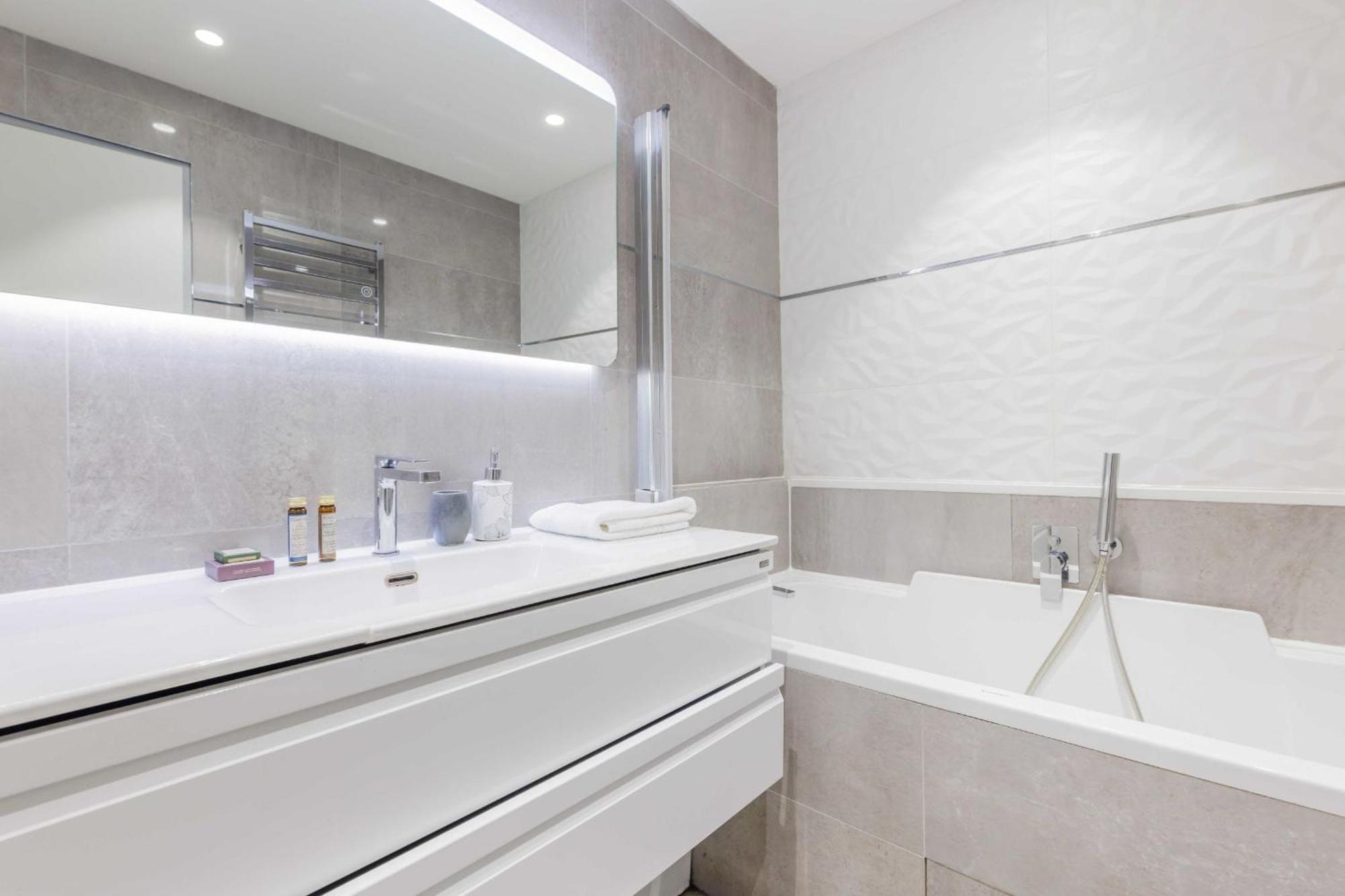 Authentic - 3br-8p - La