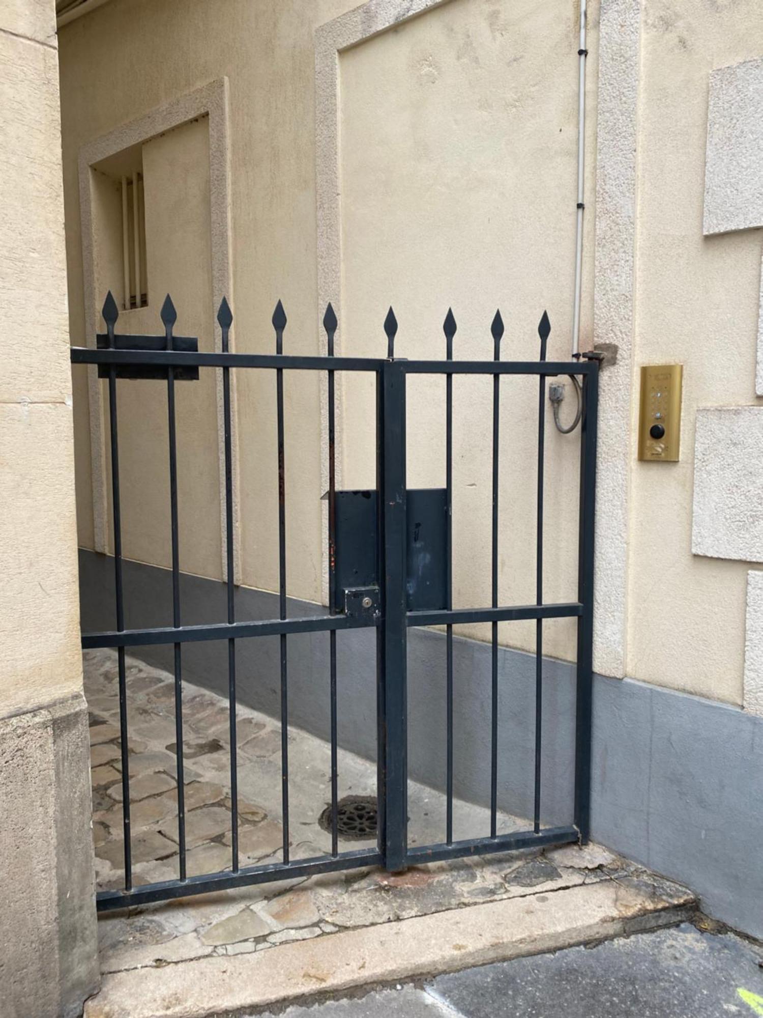 Brand New - Rue Cler Apartment *