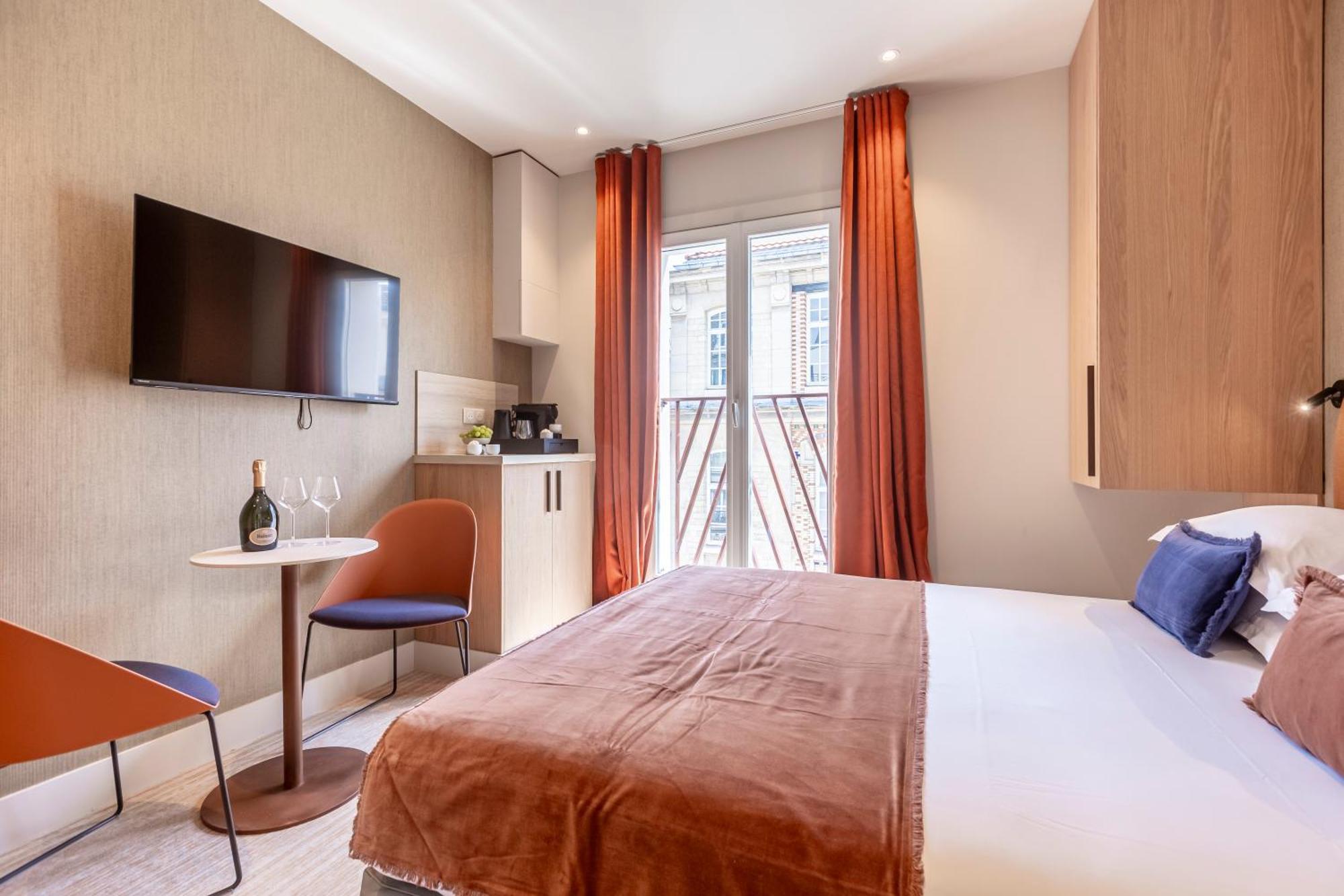 Fl By Sweett Hotel
