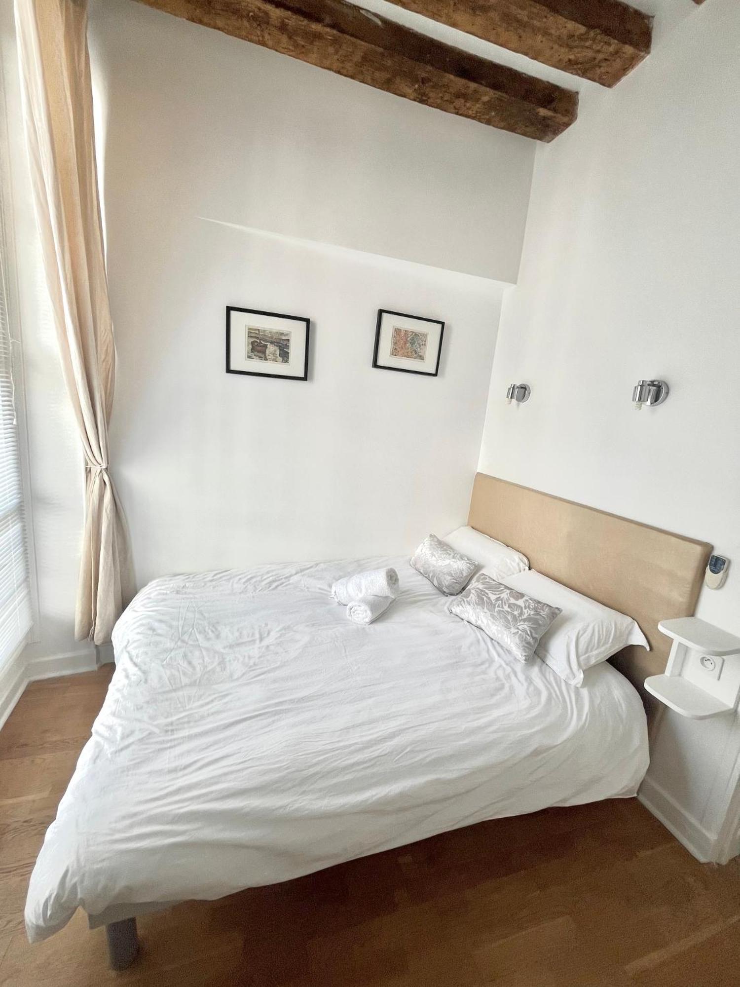 Apartment Typique Parisien Au Coeur Du Marais *