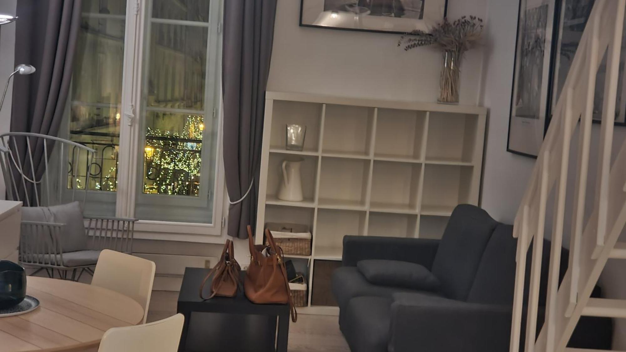 1 Minute Gare Montparnasse , Center , Front Metro,close To Eiffel Tour And Louvre Meusm *