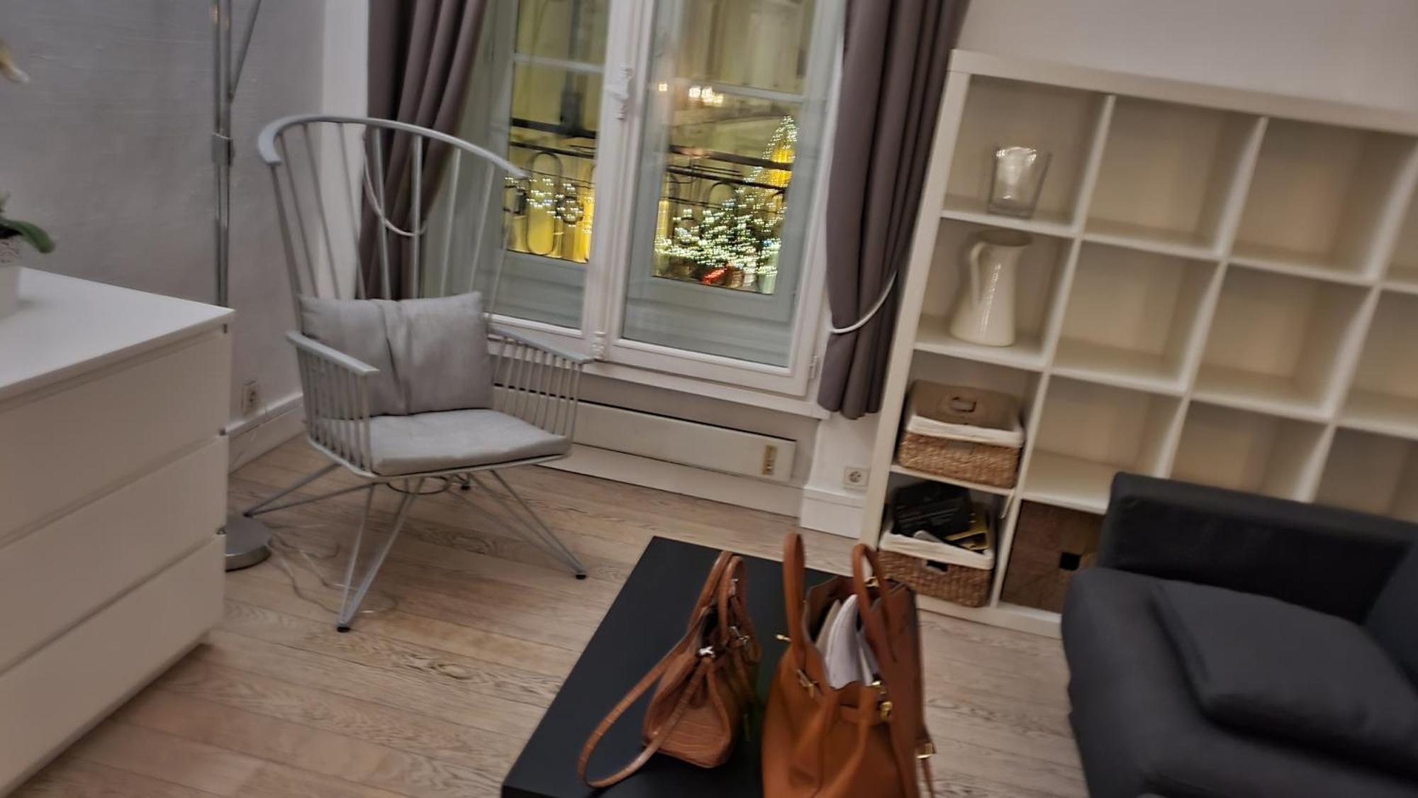 1 Minute Gare Montparnasse , Center , Front Metro,close To Eiffel Tour And Louvre Meusm Apartment *