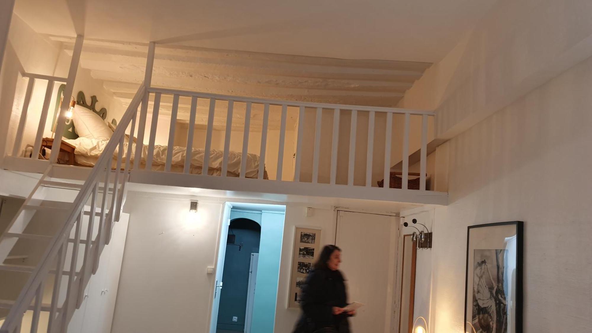 Apartment 1 Minute Gare Montparnasse , Center , Front Metro,close To Eiffel Tour And Louvre Meusm Paris