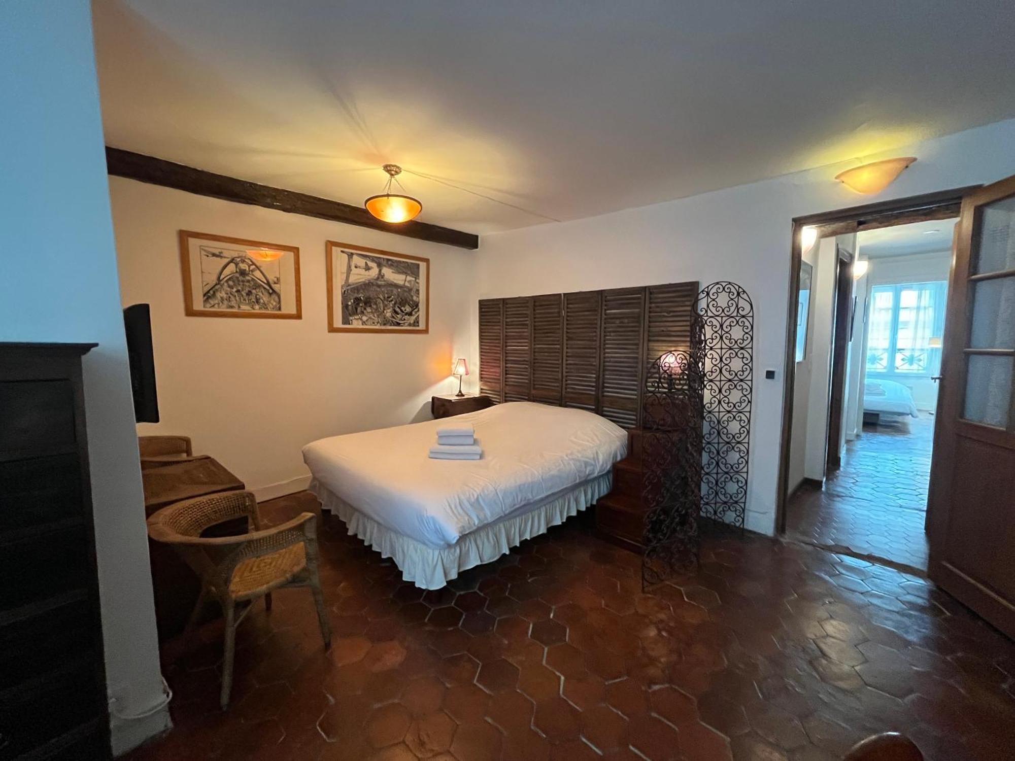 Typical Marais 3 Bedroom - Beaubourg *