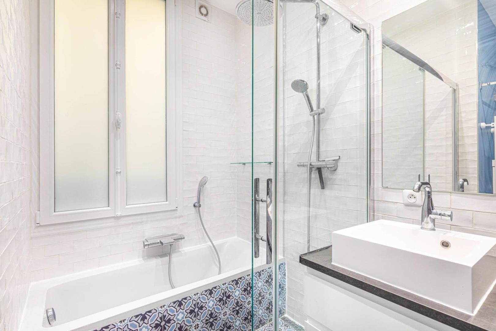 Guestready - A Classic Touch Of Parisian Glamour *