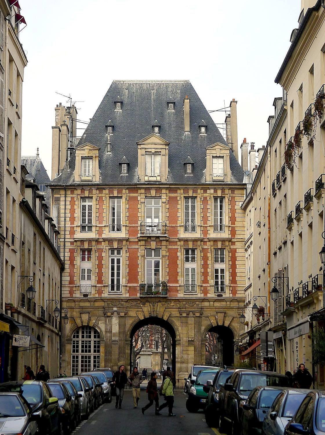 Sereners In Place Des Vosges - Rue De Birague * Paris