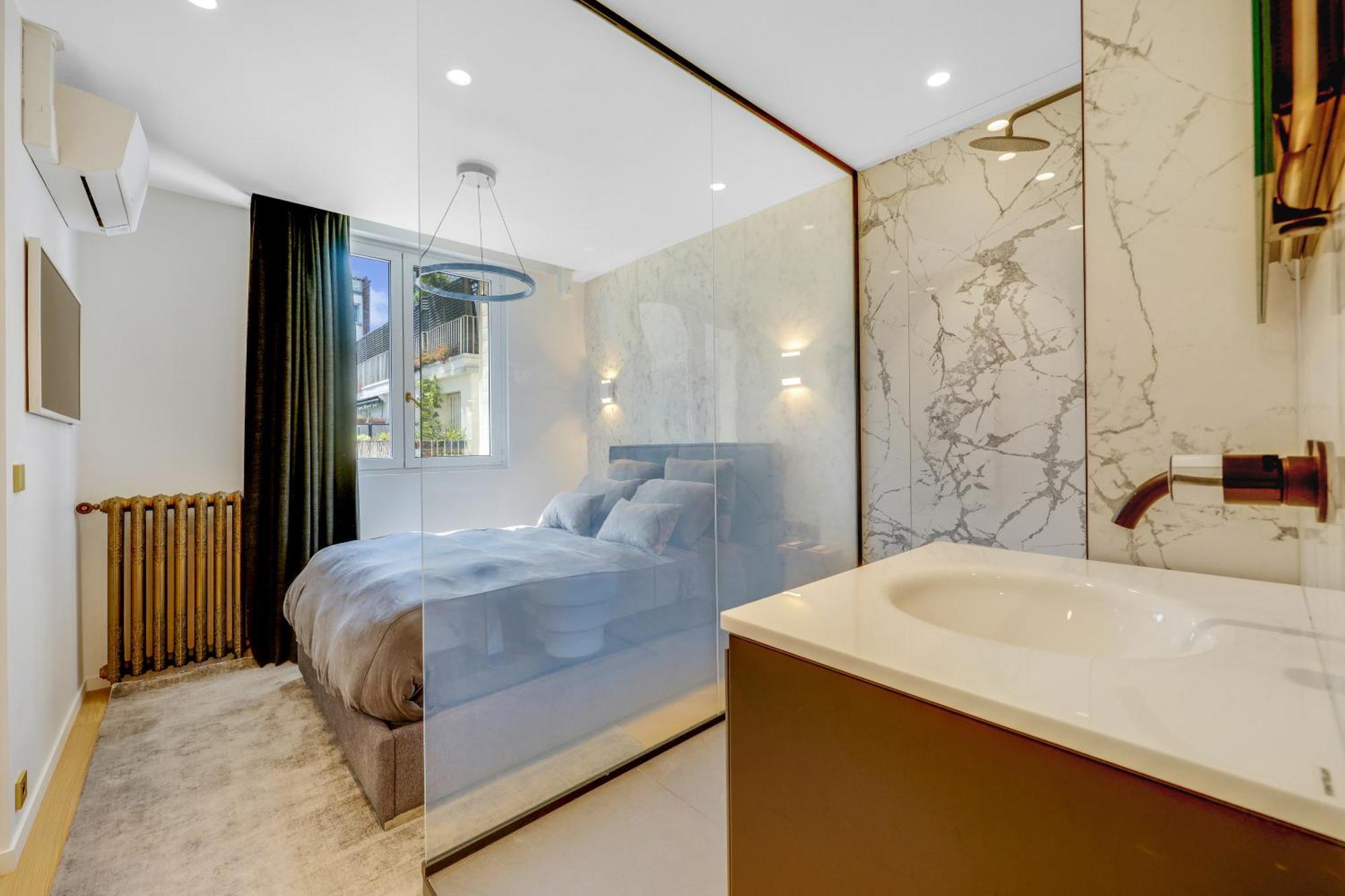 Ultra Luxe Tour Eiffel Apartment Paris