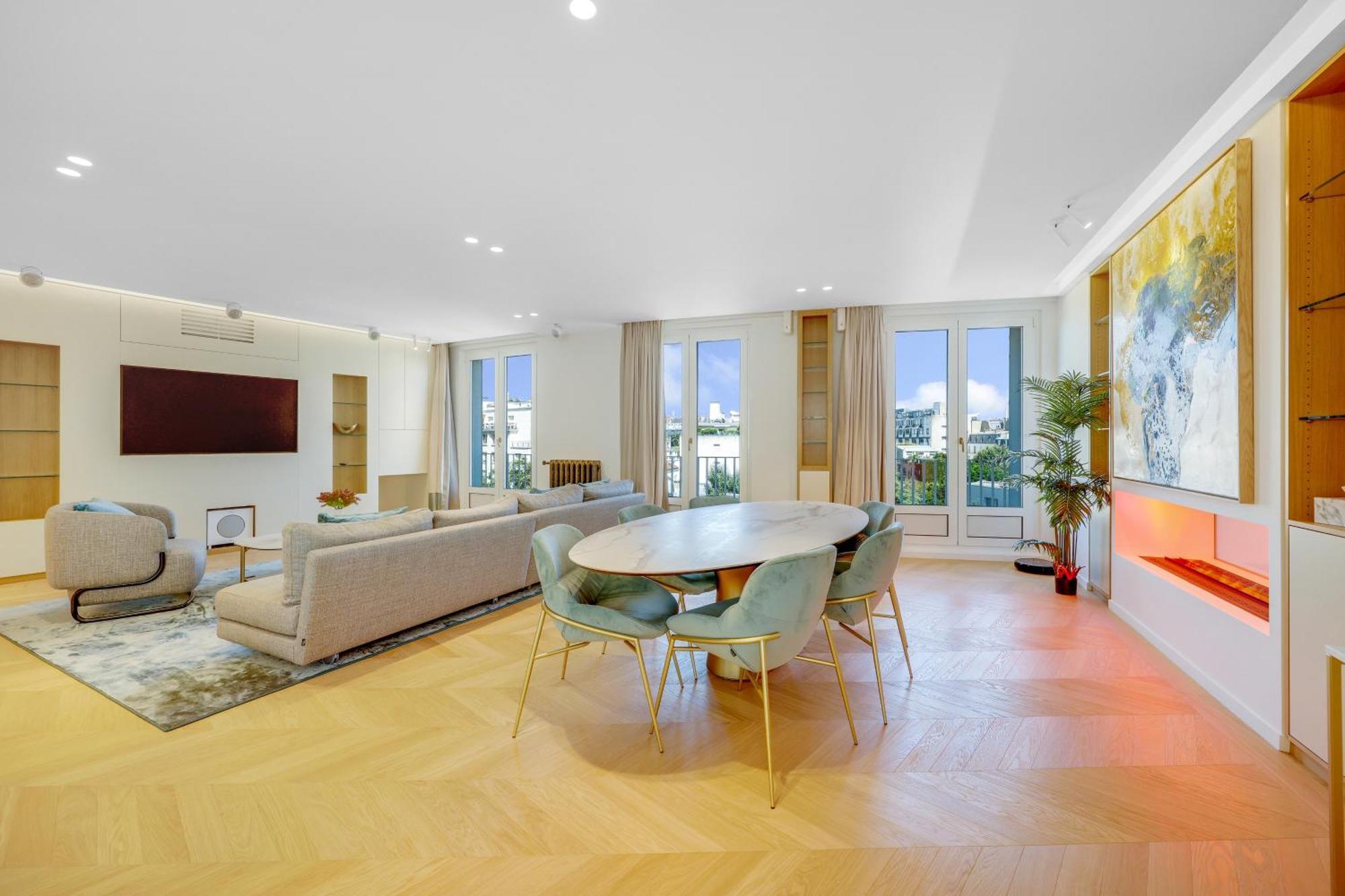 Ultra Luxe Tour Eiffel Apartment Paris