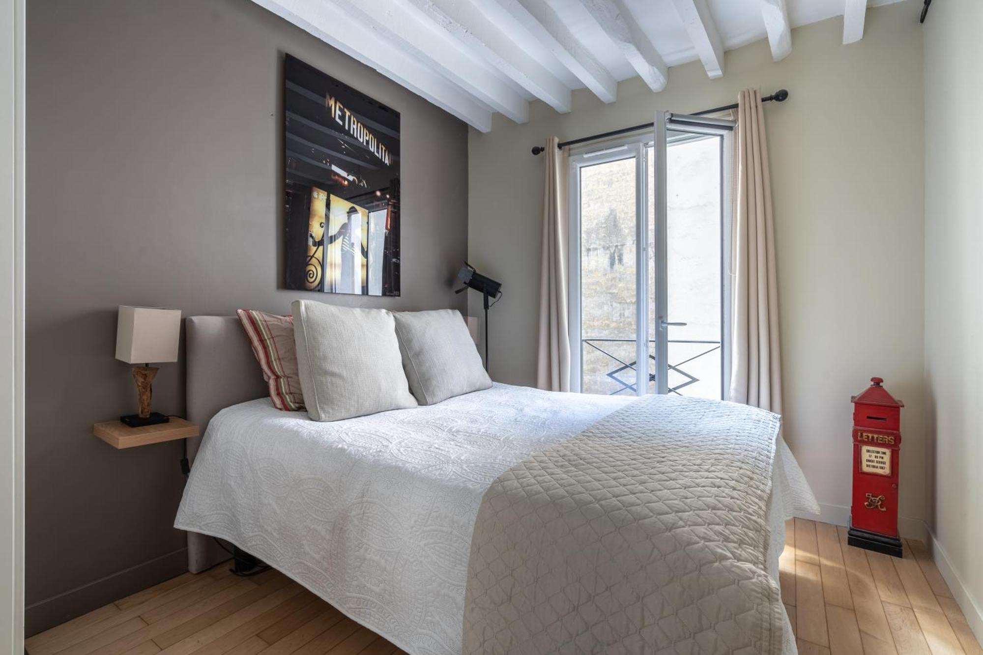 Cosy Central Place In Homestay Paris