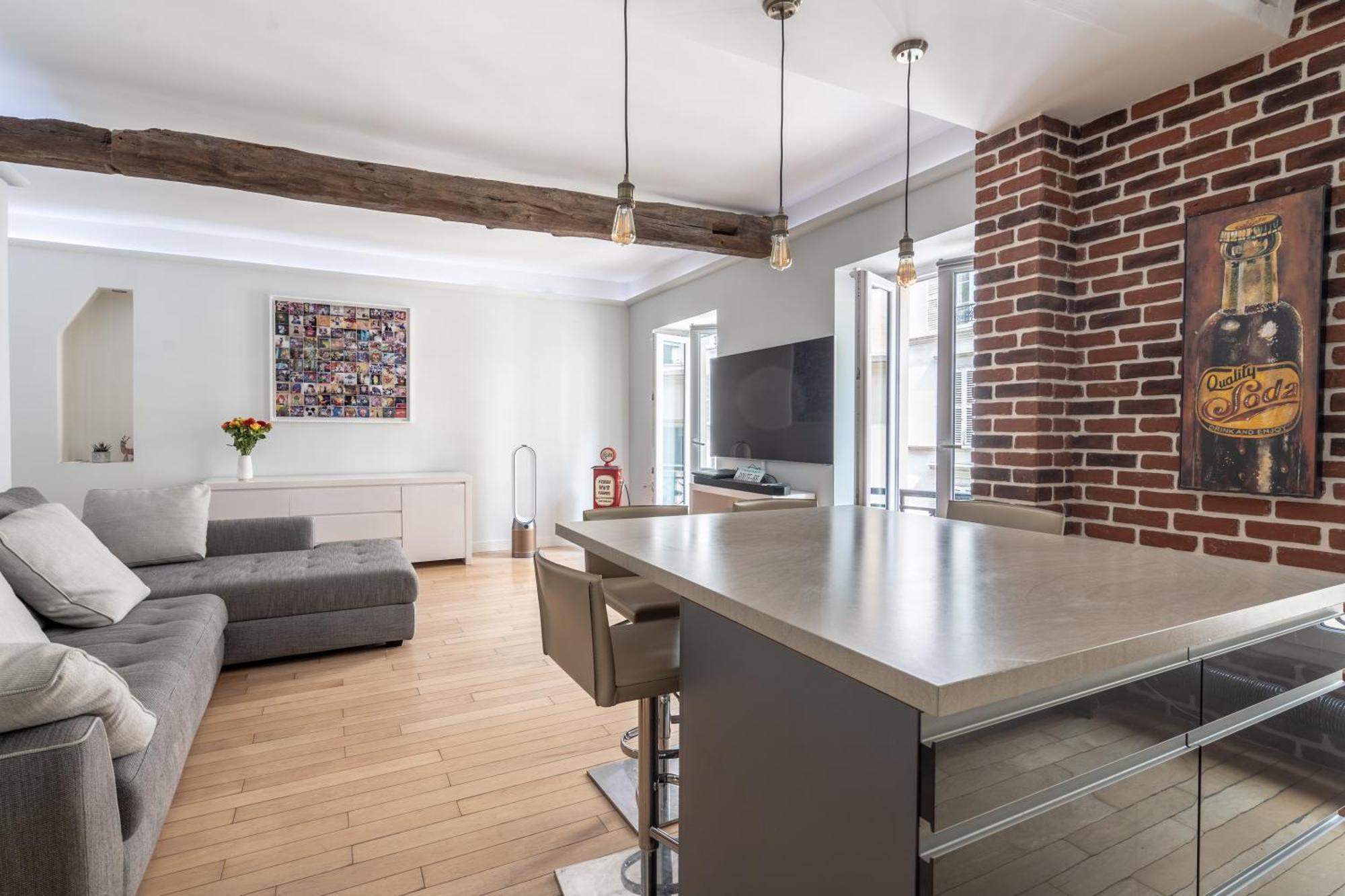 Cosy Central Place In Homestay Paris