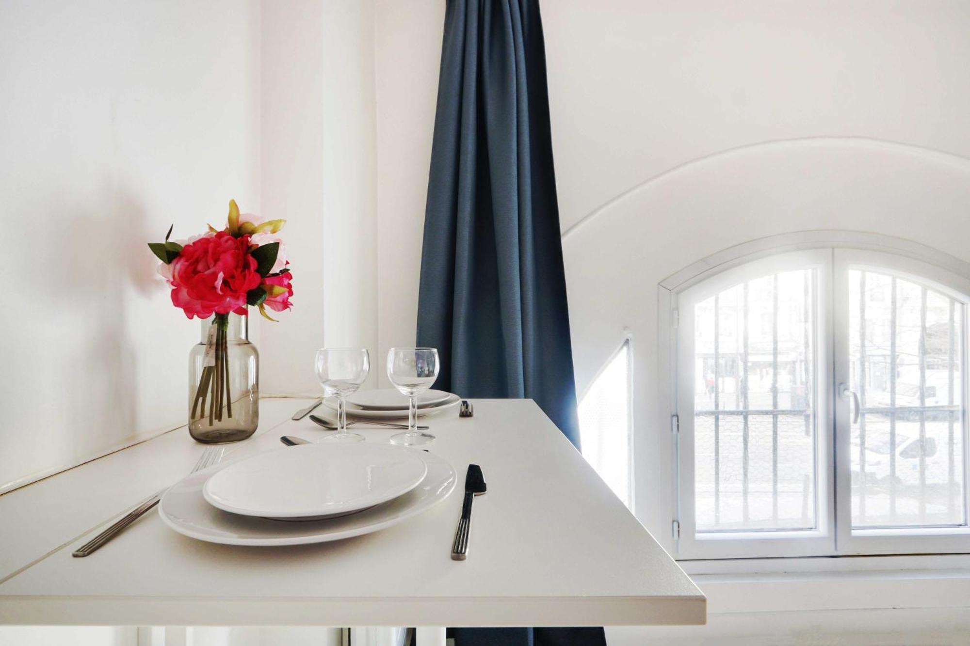 Atypical Bright - 2p - Gare Du Nord Apartment *