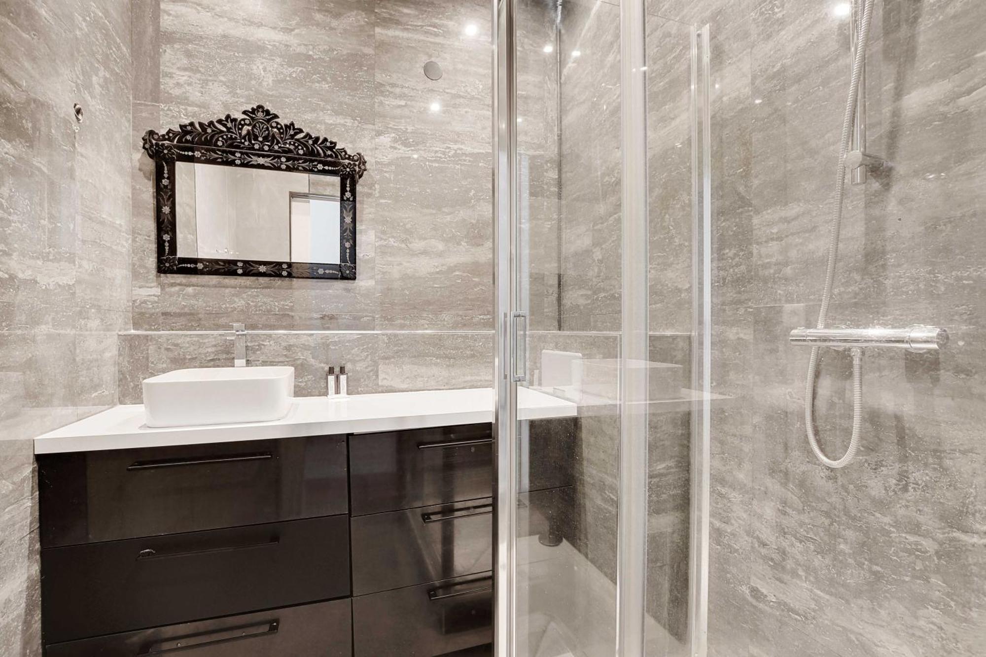 Magnificent Appt - 2bd-4p - Georges V - Champs-elysees Apartment *