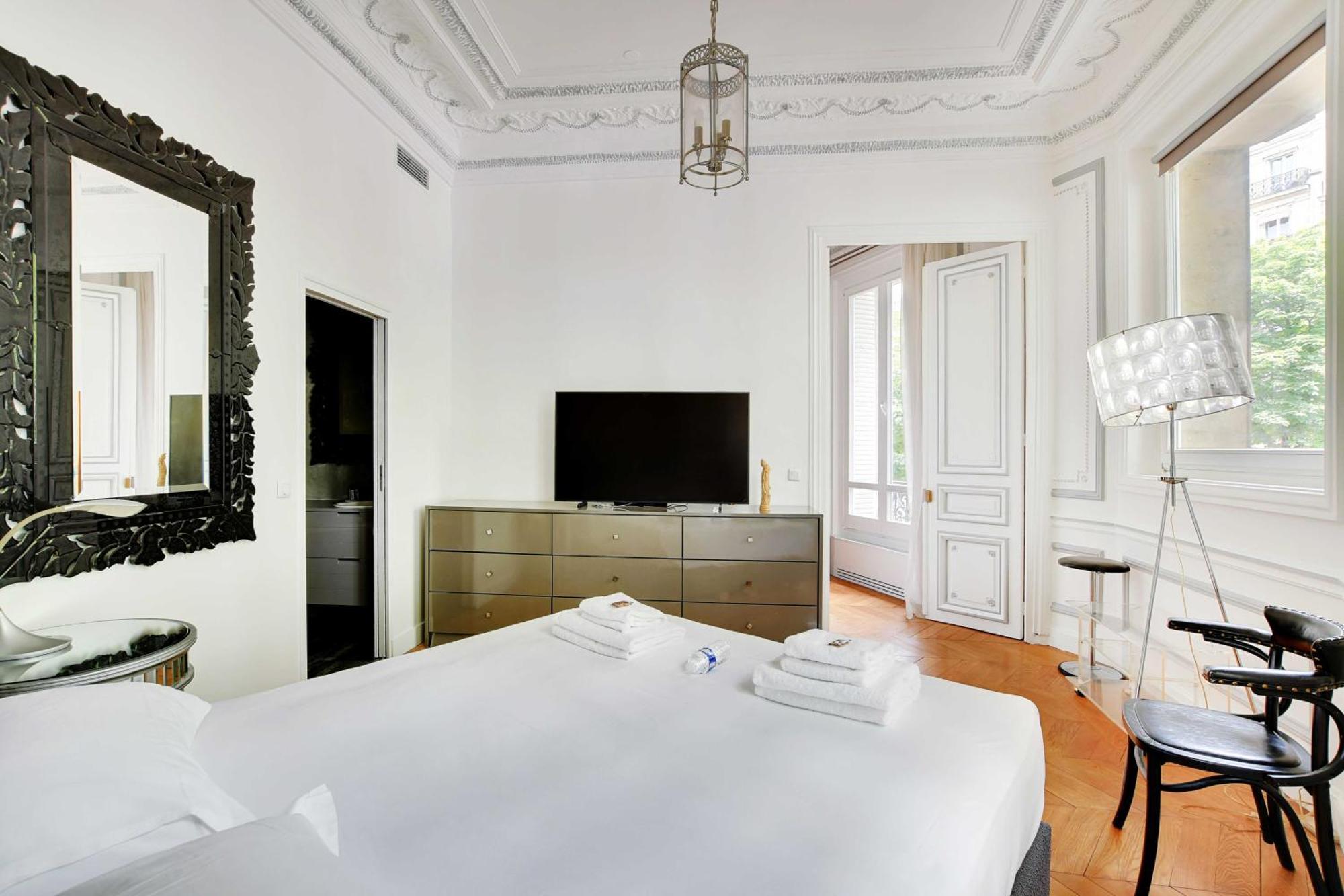 Magnificent Appt - 2bd-4p - Georges V - Champs-elysees *