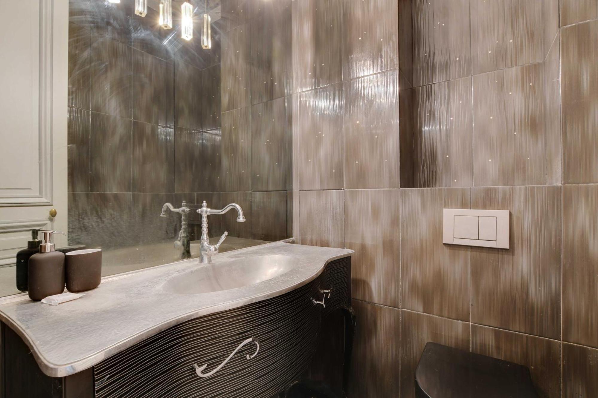 Apartment Magnificent Appt - 2bd-4p - Georges V - Champs-elysees Paris