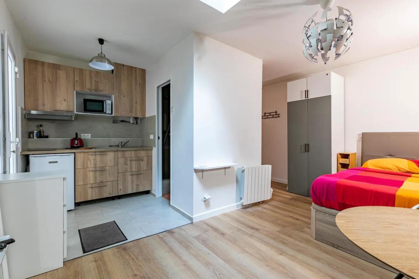 Gare Du Nord Confortable Pied A Terre Avec Patio Apartment