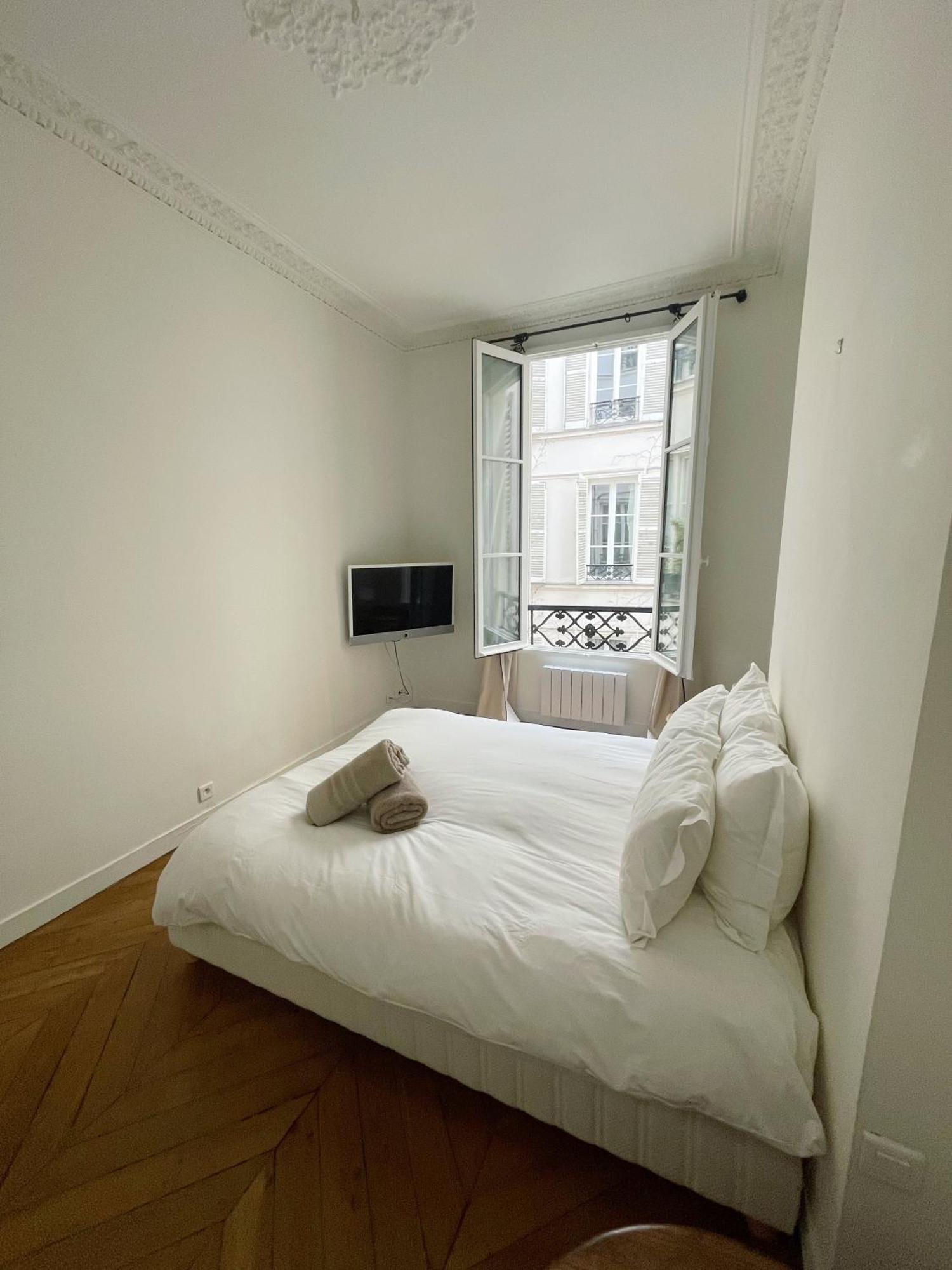 Spacious 3br Flat / Madeleine Apartment Paris