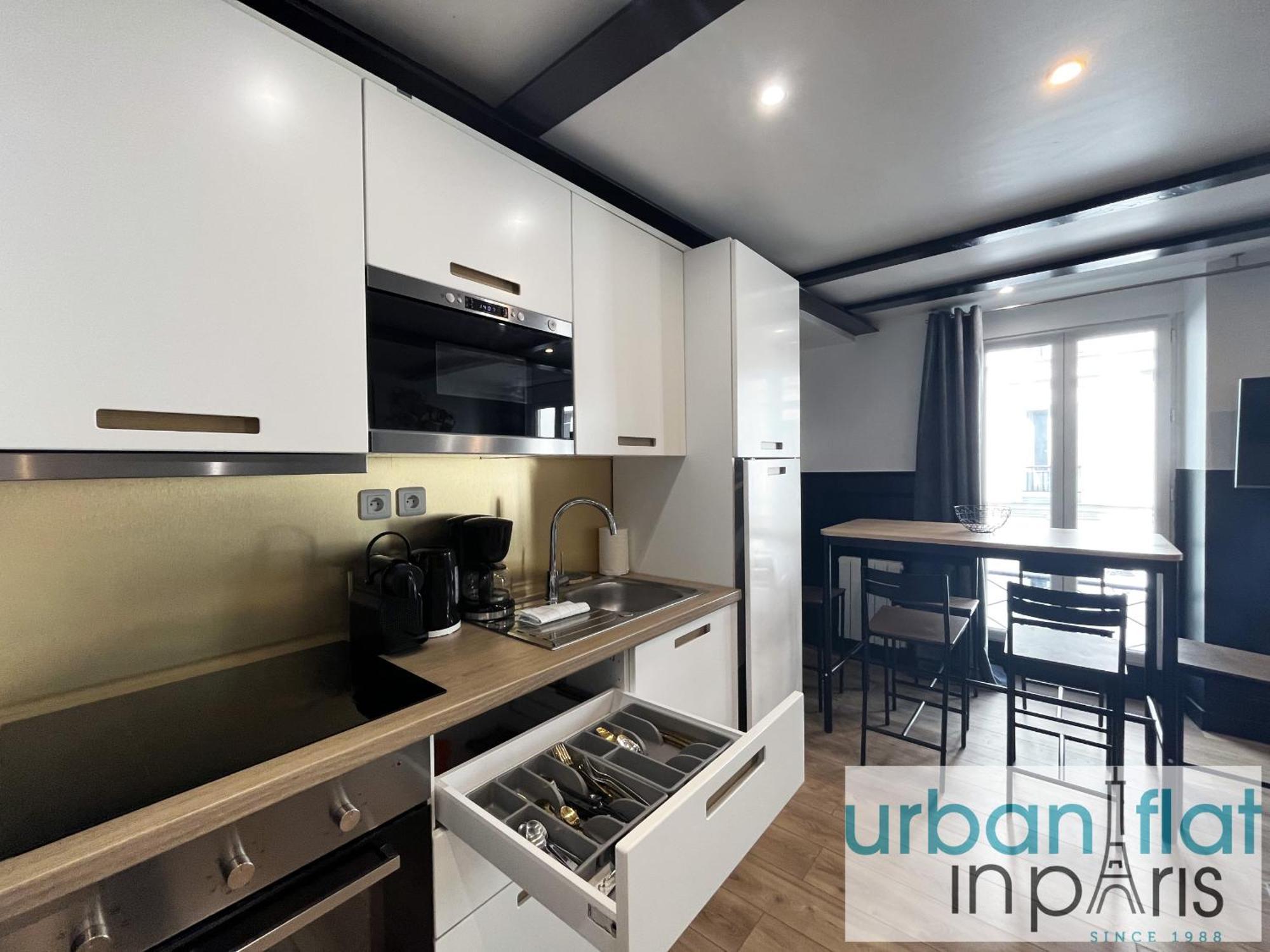 Apartment Urban Flat 13 - Pretty 2 Bedroom Parisian Flat