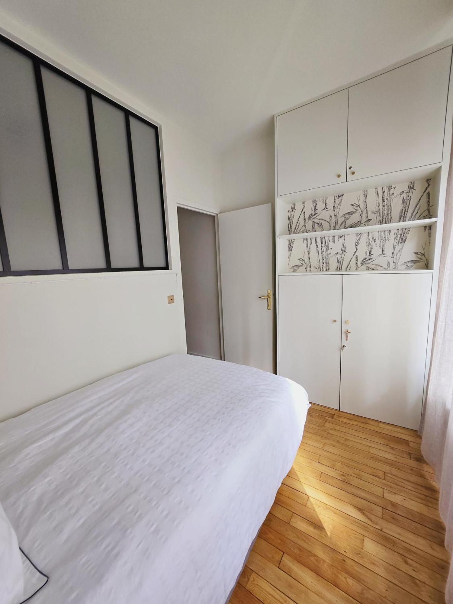 Luxury At Heart Of * Paris