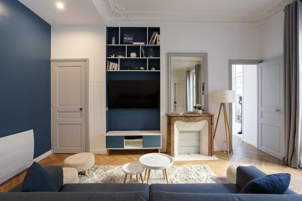 Apartment Renovated Spacious Parisian Near La Madeleine