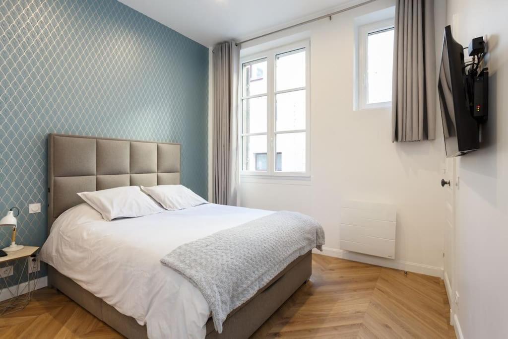 Renovated Spacious Parisian Near La Madeleine Apartment