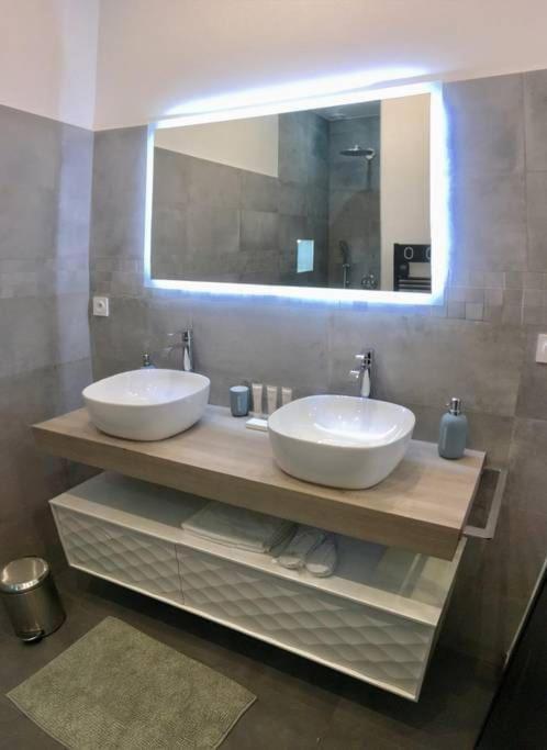 Renovated Spacious Parisian Near La Madeleine Apartment