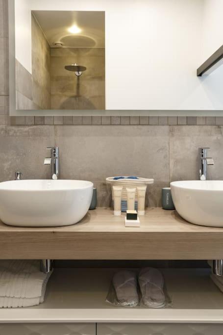 Renovated Spacious Parisian Near La Madeleine *