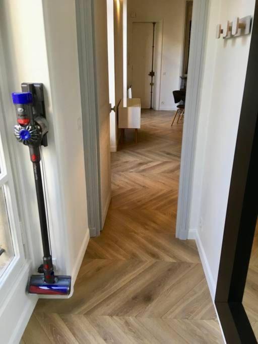 Apartment Renovated Spacious Parisian Near La Madeleine Paris