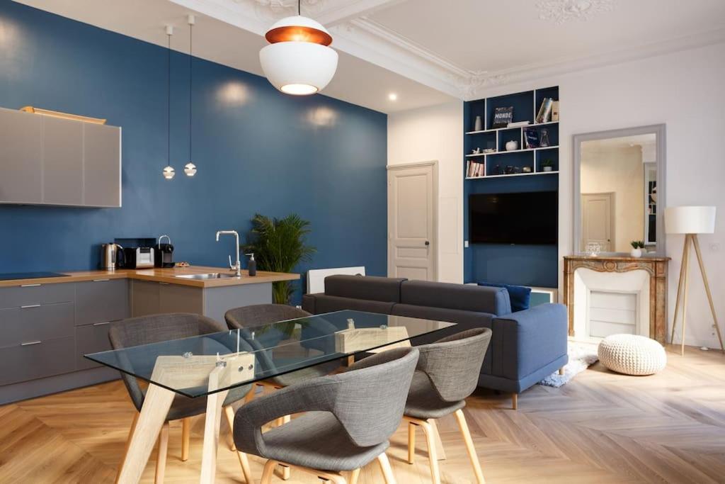 Apartment Renovated Spacious Parisian Near La Madeleine Paris