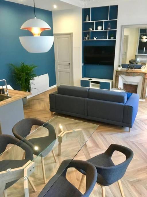 Apartment Renovated Spacious Parisian Near La Madeleine