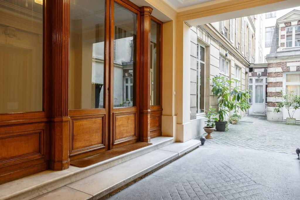 Renovated Spacious Parisian Near La Madeleine *