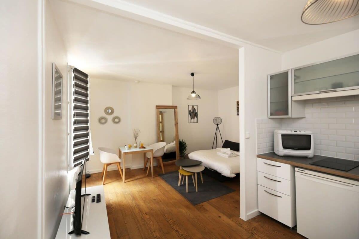 Appartement Avec Bureau Proche Montmartre - P2 *